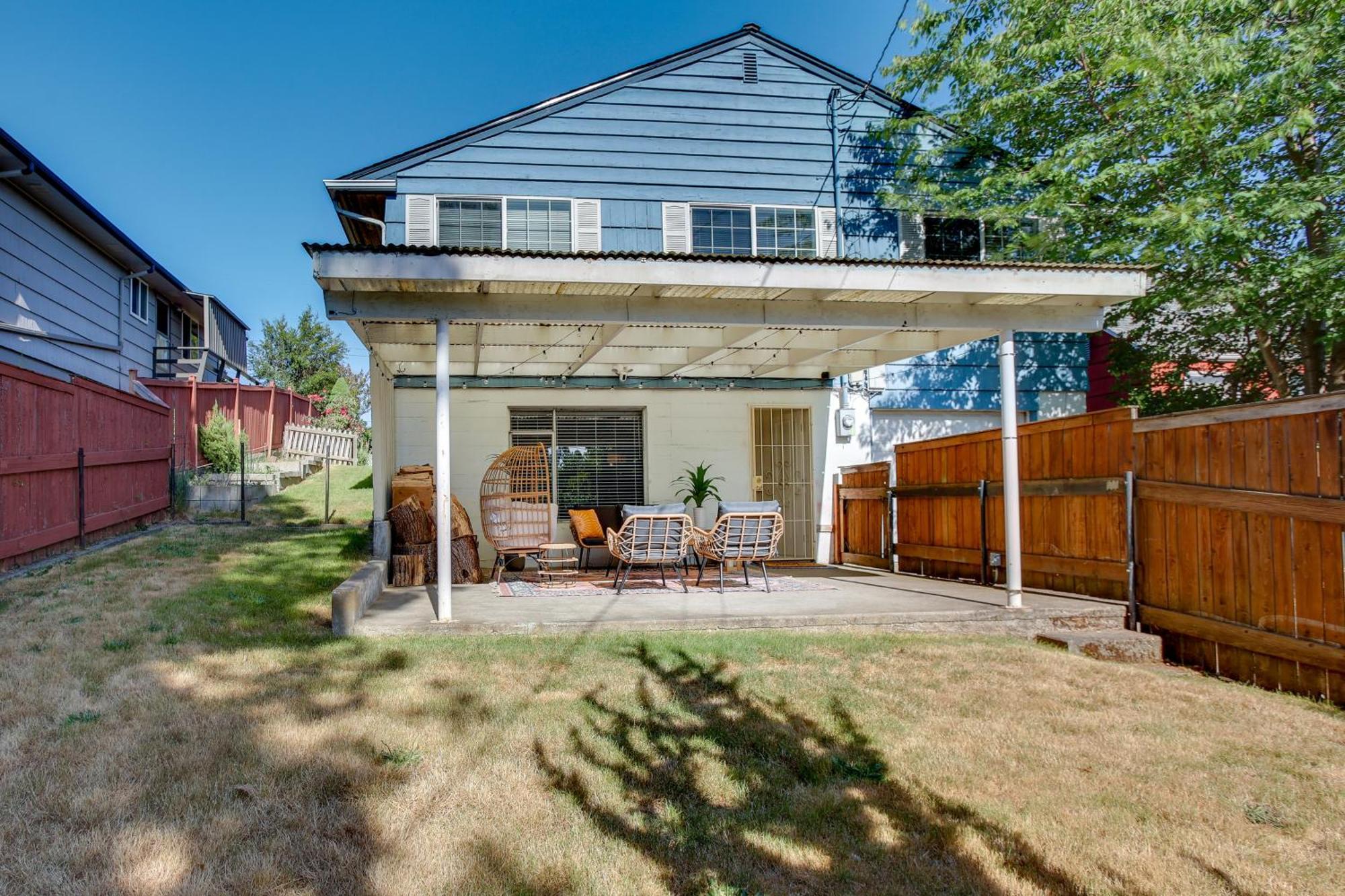 Updated Tacoma Home With Fire Pit! Exterior photo